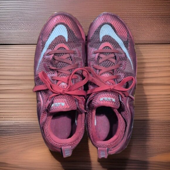 Nike LeBron 12 Low University Red Sneakers Shoes 724557-616 Youth Size 7Y - Picture 6 of 9